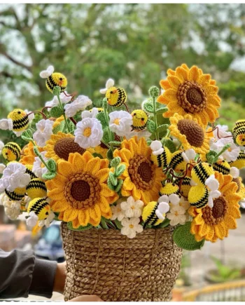 Handmade Crochet Sunflower l Hand-Woven Knitted Flower for Home Decoration, Valentine's Day, Teacher?s Day & Mother's Day Gift
