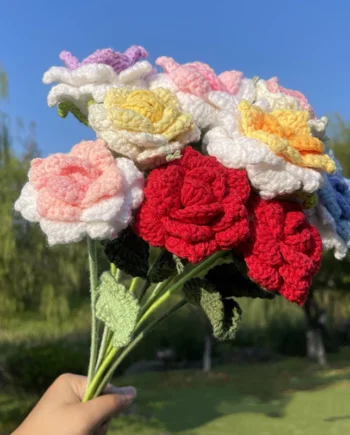 Creative Handmade Crochet Rose Bouquet l Gradient Color Knitted Simulation Flower Gift for Teacher's Day, Valentine's Day & Special Occasions